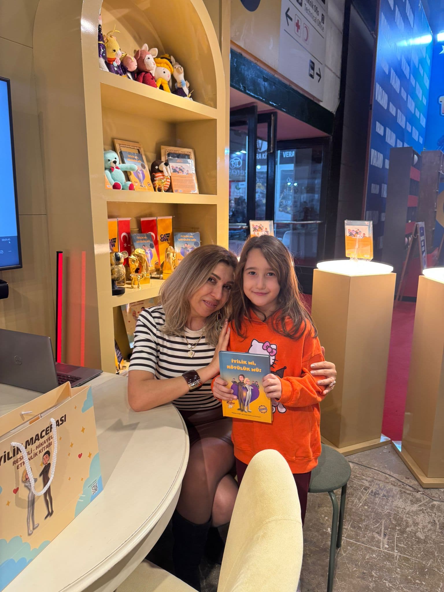 TÜYAP Kitap Fuarı İmza Günü - Fotoğraf 3